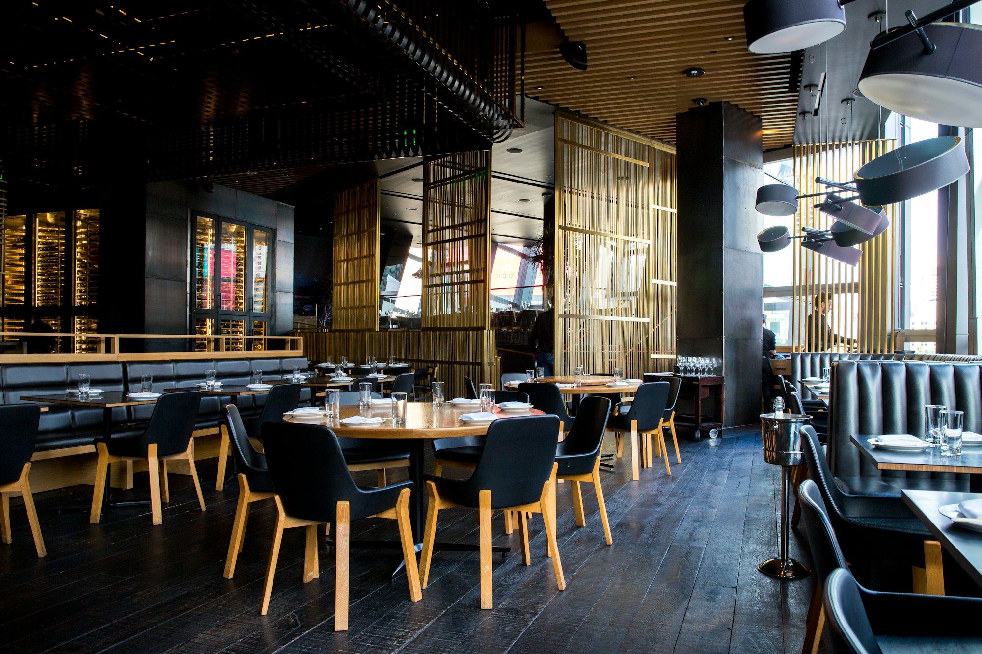 ZARI: navy night-sky fine dining hero with gold reserve CTAs and woven-in-gold branding.